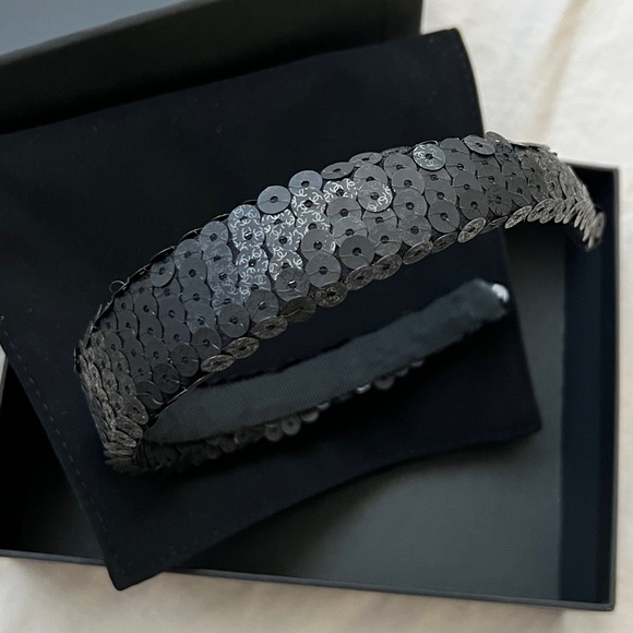 Auth Chanel 23C Sequin CC Logo Black Headband - Excellent condition - Picture 2 of 6